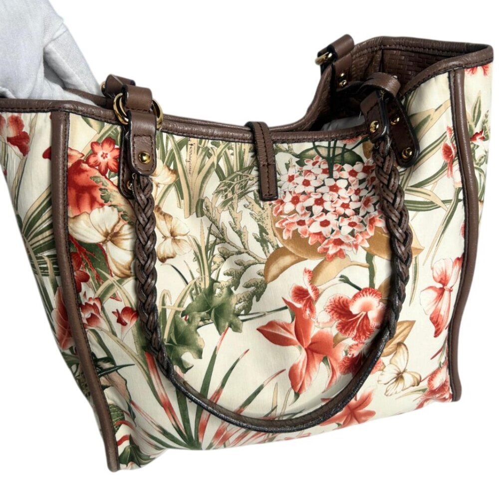 💎✨AUTHENTIC✨💎Ferragamo Gancini  Tote Bag - Picture 3 of 16